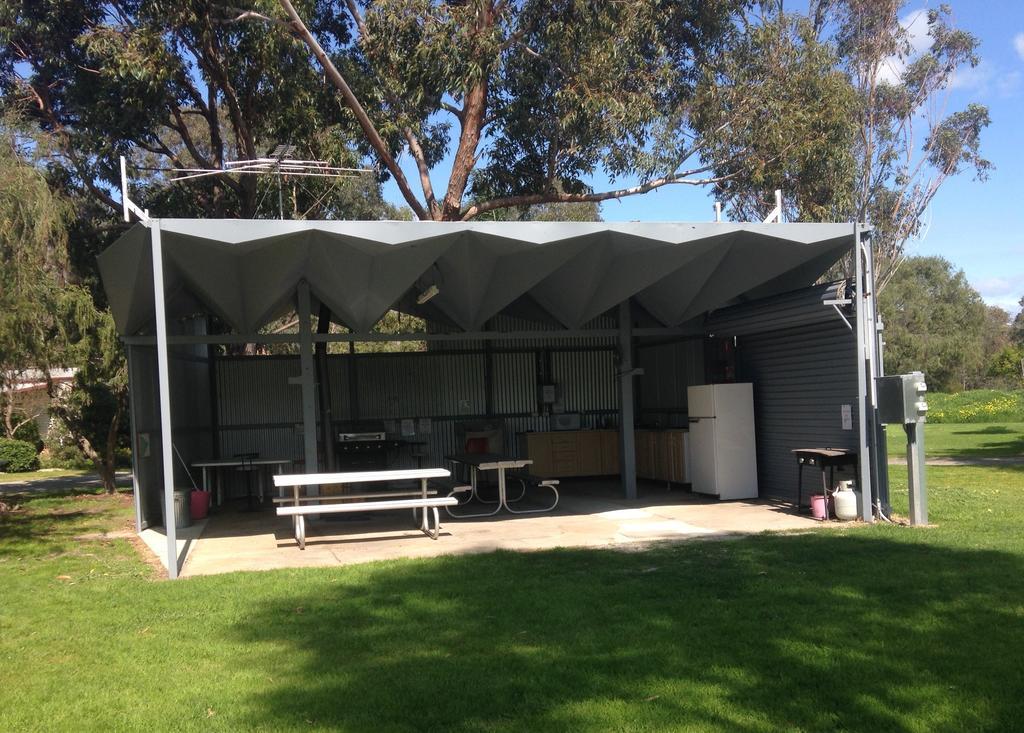 Pinjarra Caravan Park And Cabins ภายนอก รูปภาพ