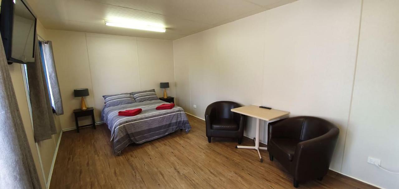Pinjarra Caravan Park And Cabins ภายนอก รูปภาพ
