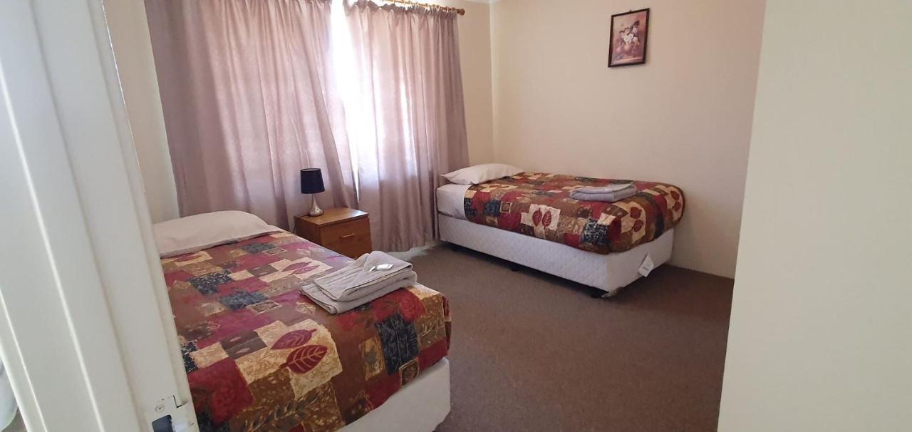 Pinjarra Caravan Park And Cabins ภายนอก รูปภาพ