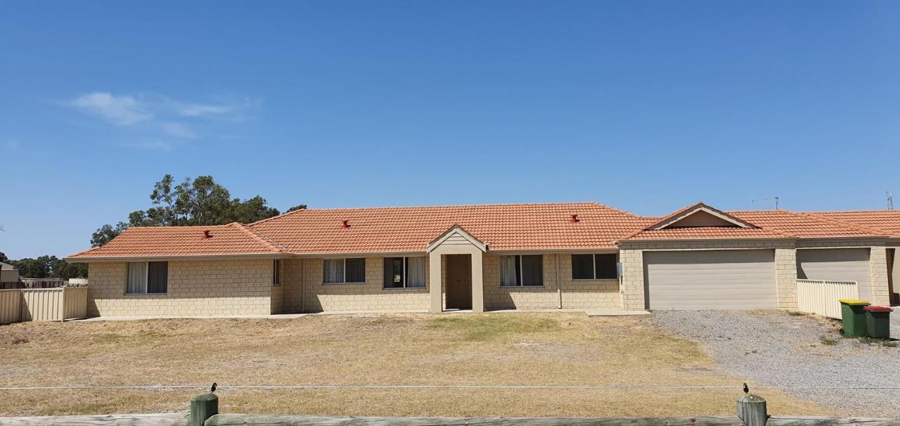 Pinjarra Caravan Park And Cabins ภายนอก รูปภาพ