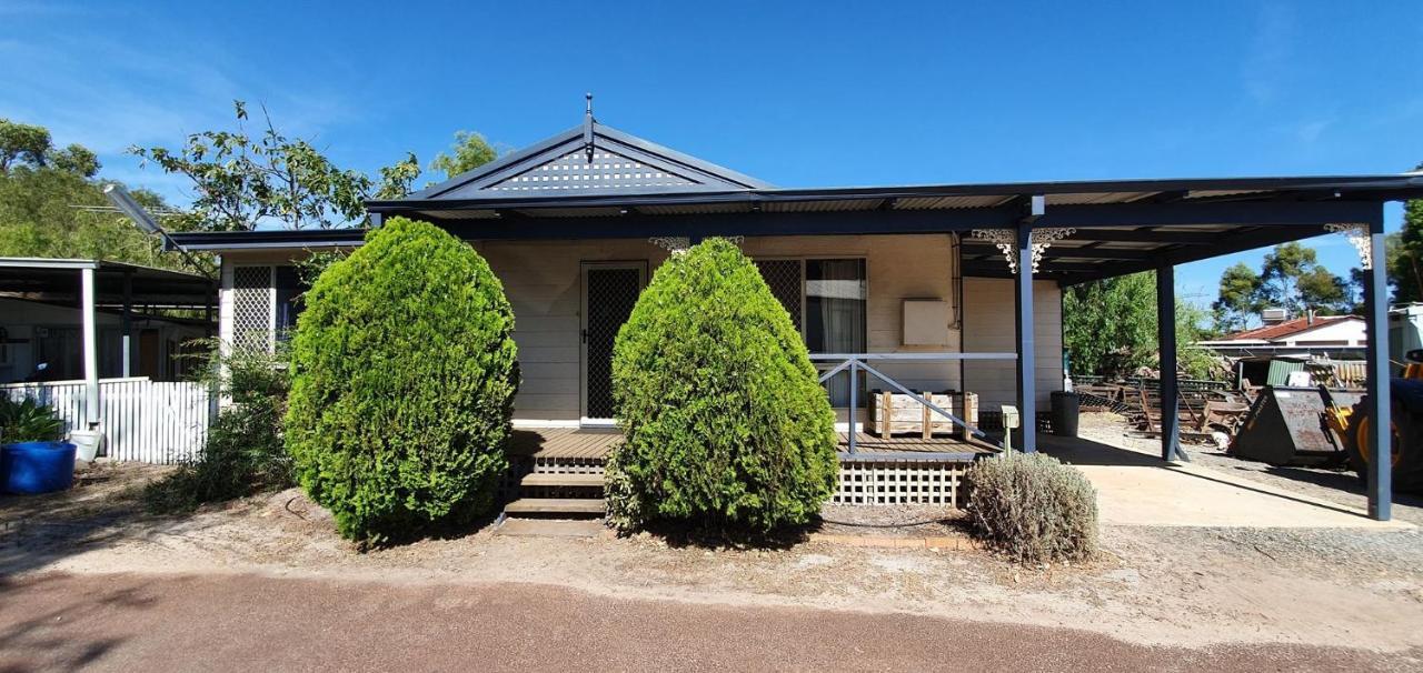 Pinjarra Caravan Park And Cabins ภายนอก รูปภาพ