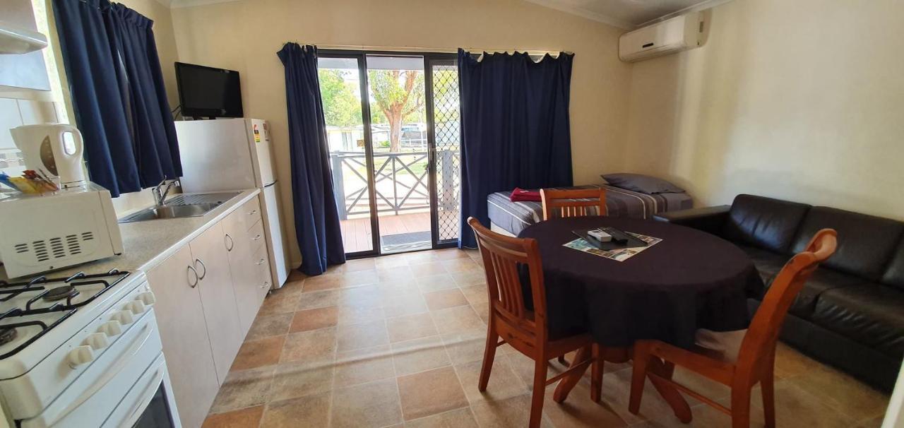 Pinjarra Caravan Park And Cabins ภายนอก รูปภาพ
