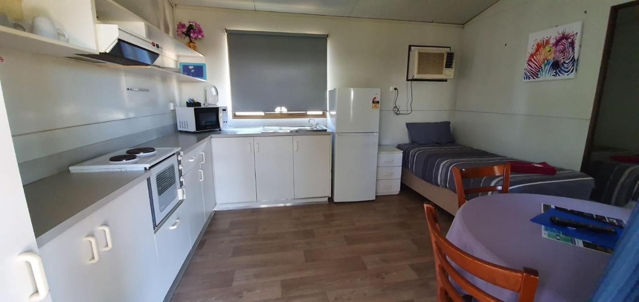Pinjarra Caravan Park And Cabins ภายนอก รูปภาพ