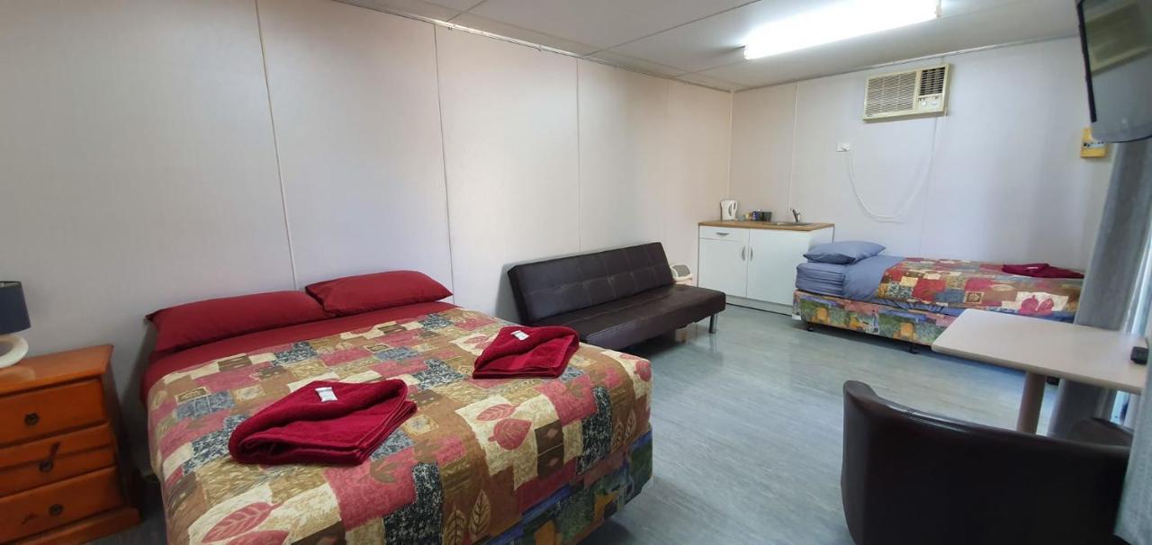 Pinjarra Caravan Park And Cabins ภายนอก รูปภาพ